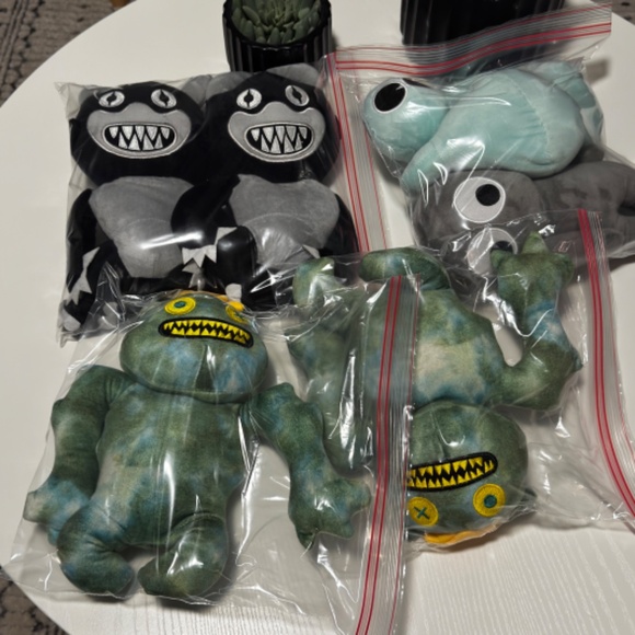 Set of Roblox Rainbow Friends Plushies - Picture 6 of 6